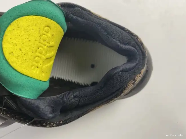 ADIDAS 700 GY0189 YEEZY V3 0604